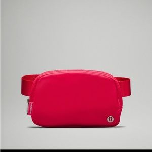 BNWT Everywhere belt bag 1L lipgloss.